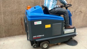 Uniclean - Columbus Ride On Sweeper AKS 70 BM 62