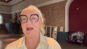 Что скажешь дорогая? А?