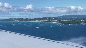 Шикарные виды с моря при заходе на посадку а аэропорт Катиклан при путешествии на остров Боракай