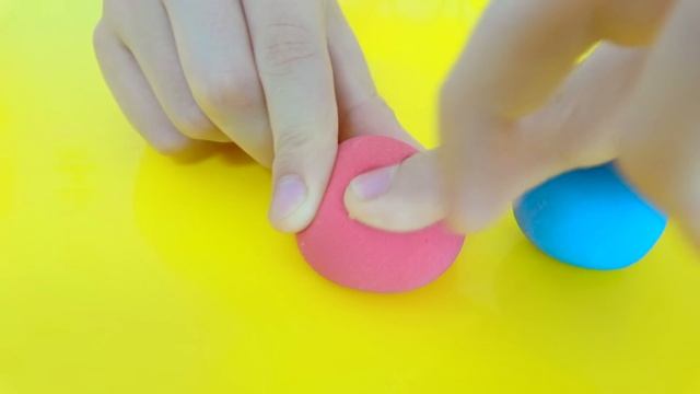 Nick and Poli pretend play with Kinetic Sand