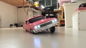 Игрушечная машынка на гидравлике