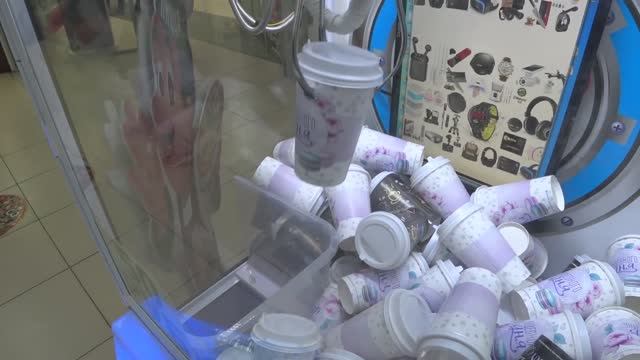 ОБНАРУЖИЛ НОВЫЙ АВТОМАТ, Выиграл Стаканчики с ПРИЗАМИ, Екатеринбург #6 смотреть онлайн