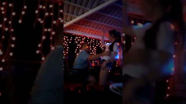 Вот так заробатывают проститутки в Кирилловке. Позор.
