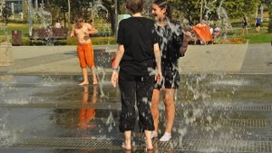 Girls, fountains and summer wet games!/ Девушки, фонтаны и летние мокрые игры!