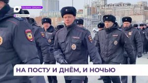 Глава УМВД Приморья провел гарнизонный строевой смотр на главной площади Владивостока