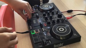 Desdan Live @ DJ mix Hercules DJ control impulse 200.