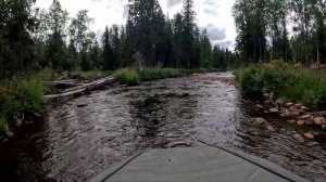 Ловим огромных хариусов на секретной реке. Экстрим на аэролодке Хариус. Порвали броню.