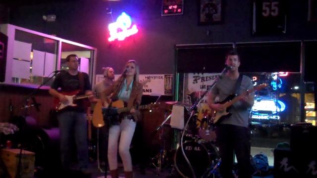 Fishing in Dark - Slim Tempo and The ChangeUps смотреть онлайн