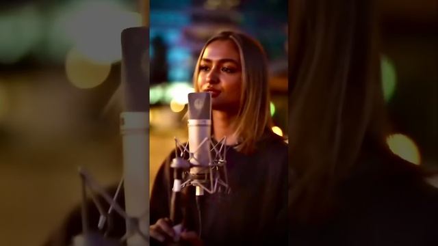 КРАСИВАЯ ДЕВУШКА ПРЕКРАСНО ПОЁТ#shorts смотреть онлайн