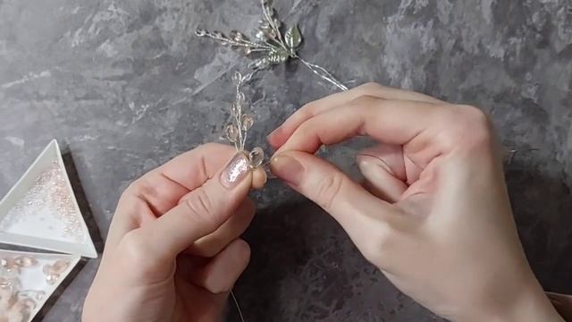 Плету гребень с цветами из полимерной глины