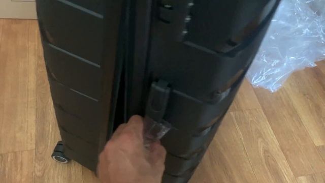 Распаковка — Чемодан на колесах DoubleW YF-PP02 (L,черный) смотреть онлайн