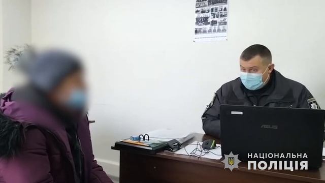 Поліцейський офіцер повернув додому матір п’ятирічної дитини, яка покинула дівчинку на дві доби
