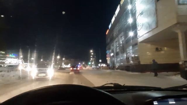 Вечерние пробки в городе Кирове. Зима