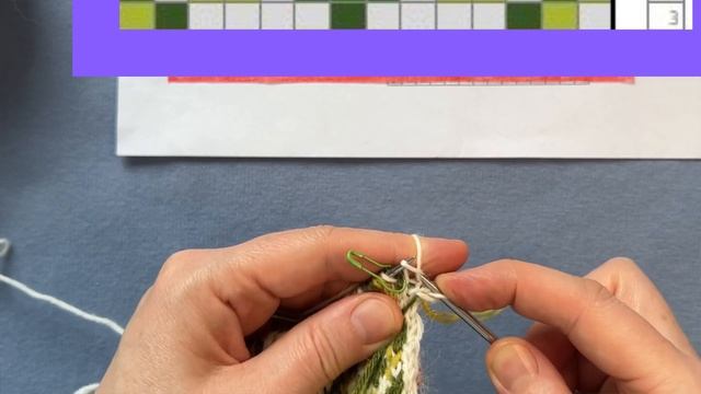 Как вязать жаккард с изнанки. Жаккард поворотными рядами #knitting #вязание #жаккард #вязаниеспицам