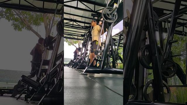 125 Lbs / 64 KG Elevated Heel Smith Machine Squat For 9 Reps @ 141 Lbs / 64 KG Bodyweight // SET 2.
