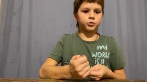 Уроки фокусника. Монетка прошла через деревянный стол как через масло.