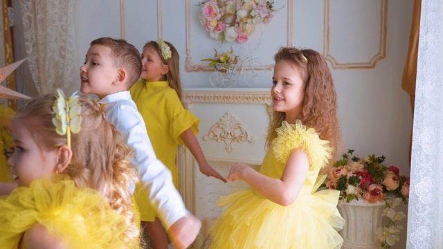 Солнышко-мама - слова и музыка Натальи Свистуновой, исполняет студия детского творчества Мелодия mp4