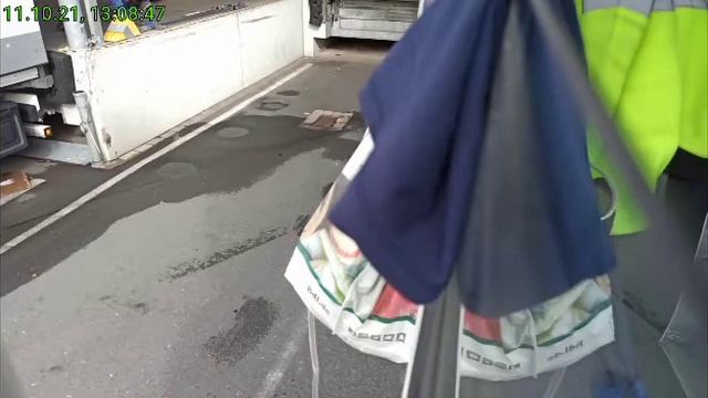 Дальнобой Душ на улице с горячей водой, в месте погрузки смотреть онлайн