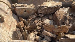 Строительство, дробление щебёнки