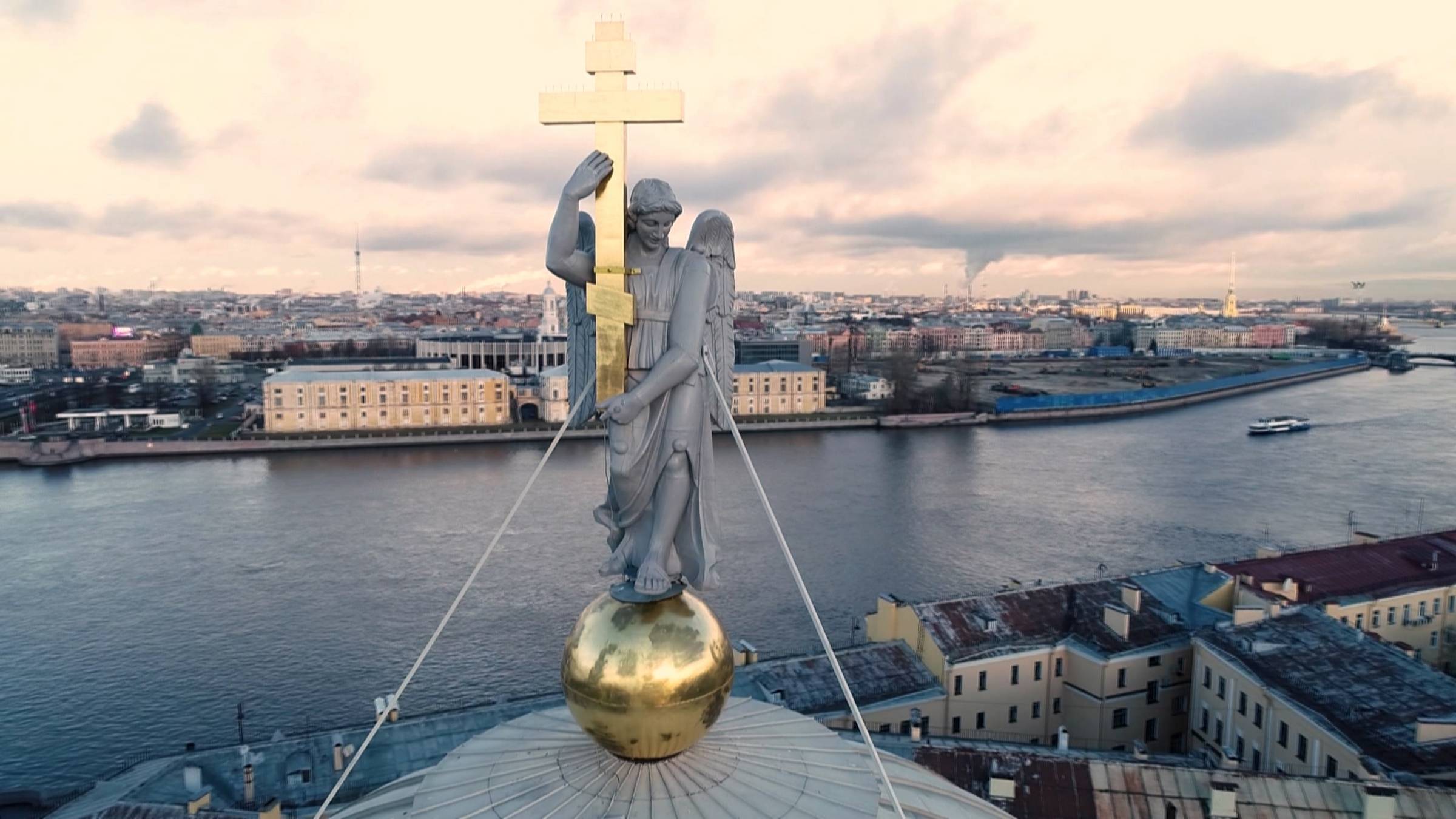 Ангелы Северной столицы. Где в Петербурге живут самые трогательные крылатые хранители города