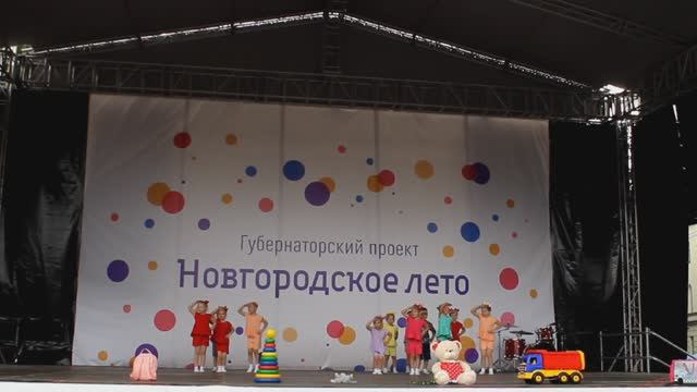 "Комарики" - Танцевальный ансамбль "Потешная Слобода", художественный руководитель Марина Бедращук.