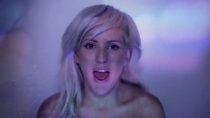 Ellie Goulding - Hanging On feat. Tinie Tempah