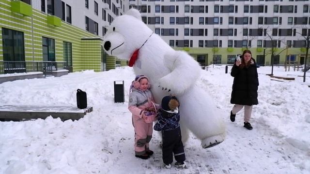 Вот такие подарки нужно делать ребенку! Поздравление белый мишка смотреть онлайн