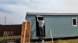 Замена двери в бытовке.