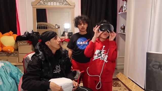 Surprising Hamoodi With the Apple Vision Pro infront of Aisam *HE WAS MAD!!* смотреть онлайн