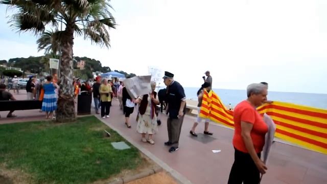 Развлечение бабушек и дедушек в Испании - Каталония -Ллорет де Мар смотреть онлайн