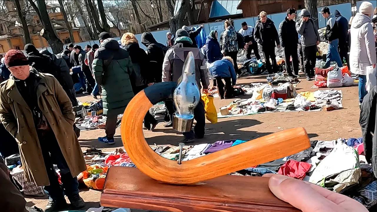 Мастер по металлу на барахолке Санкт-Петербурга. Произведения искусства своими руками / Уделка