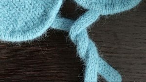 Вяжем простой плоский шнур на шапке - ушанке