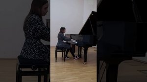 Кильдякова Зоя. Ф.Э.Бах.Менуэт фа минор, П.И.Чайковский "Песня жаворонка". г.Волгоград ДМШ8.