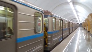 Электропоезд 81-717/714.6 "Шестёрка" №30 на станции метро Окружная