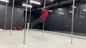 Развиваю навыки Pole Dance / Pole Sport || учусь держаться на пилоне :)