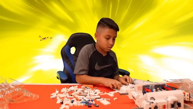 Deion builds R2-D2 Lego set | 2314 pieces | Deion’s Playtime смотреть онлайн