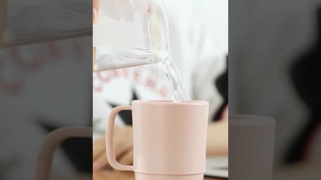 A glass for mouth-rinsing or teeth-cleaning смотреть онлайн