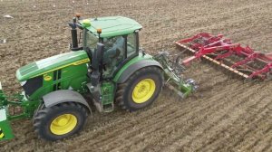 Agriweld 4m Assist Compact with Vaderstad Carrier 500 behind John Deere 6R 250
