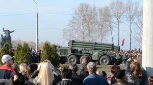 Тяжолая техника на параде в Днепропетровске 2013