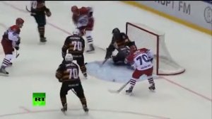 Путин играет в хоккей  Президент забросил восемь шайб! Молодец!