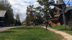 Старинные русские избы со всего северо-запада России.