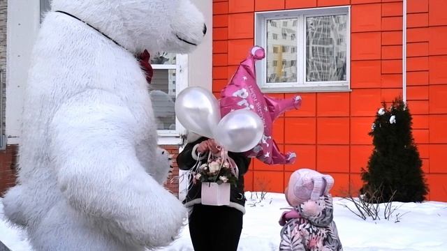 Девушка счастлива! Поздравление белый мишка смотреть онлайн