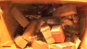 Нырок в прошлое. Большой ящик с советскими радиодеталями