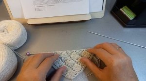 Теплая косынка с пришивными коймами. Часть 3