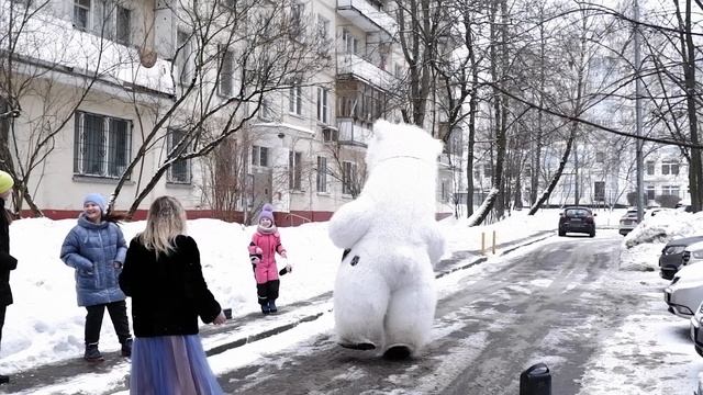Чем удивить ребенка? Ребенок в восторге! Поздравление белый мишка смотреть онлайн