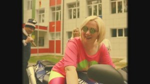 Подарок детям на выпускной в стиле 90-ых