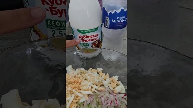 Готовлю ОКРОШКУ на отдыхе #окрошка смотреть онлайн