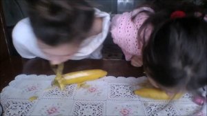 Challenge:Съесть банан без рук!