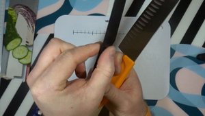 Нож кухонный Victorinox Swiss Classic Santoku 17 см 6.8526.17L9B