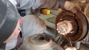 Самоделки для тайги. УАЗ как отрегулировать задние тормозные колодки.